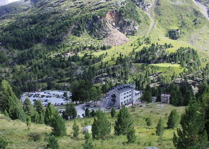 Rifugio Ghiacciaio Dei Forni ホテル