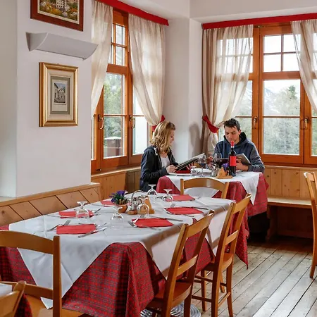Rifugio Forni Hotel *