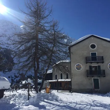 Rifugio Forni Hotel *